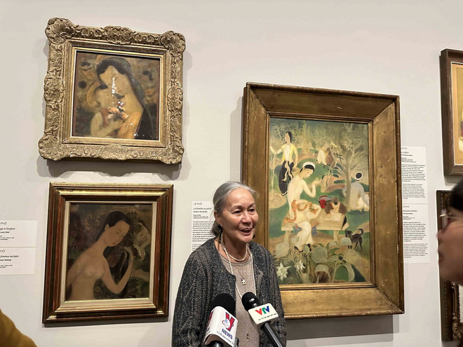 ttxvn_trien lam tranh cua hoa sy Vn tai Phap1.jpg