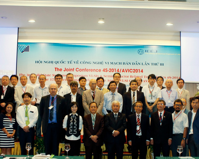 Các đại biểu trong và ngoài nước tham dự Hội nghị. (Ảnh: Hoàng Hải/Vietnam+) Khai mạc Hội nghị quốc tế về công nghệ vi mạch bán dẫn ảnh 1