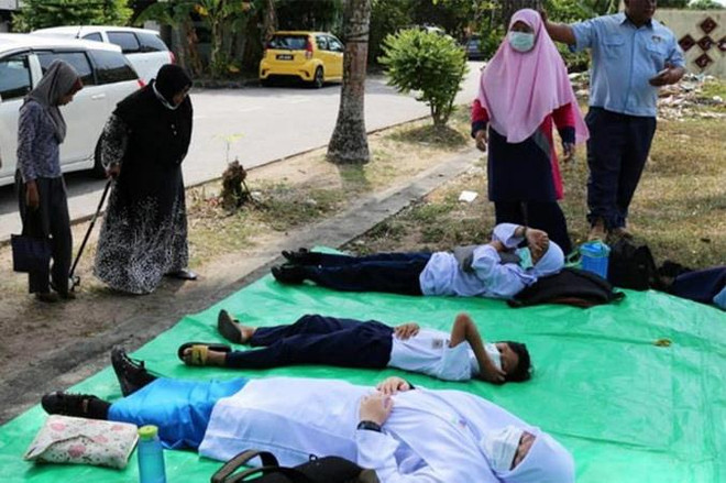 Gần 2.400 người Malaysia nhập viện do ngộ độc hóa chất ảnh 1