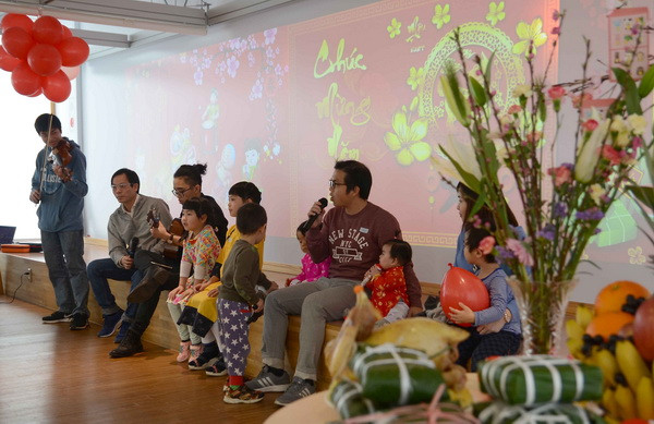 Ấm áp không khí Tết cổ truyền tại Bỉ, Nam Phi, Nhật Bản và Nga ảnh 1