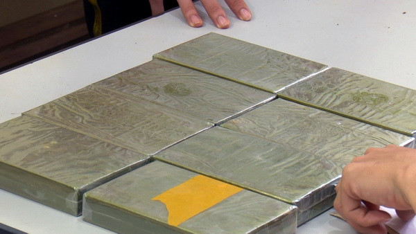 Khởi tố hai đối tượng vận chuyển trái phép 40 bánh heroin ảnh 1