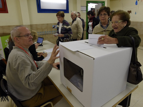 Chính quyền Tây Ban Nha kiện người đứng đầu vùng Catalonia ảnh 1