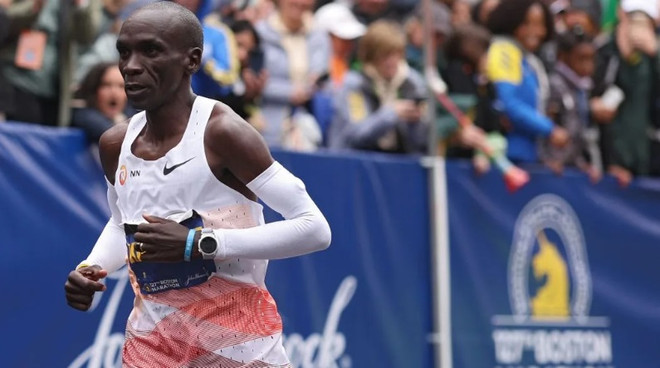 Huyền thoại Kipchoge gây thất vọng lớn tại giải Marathon Boston 2023 ảnh 1