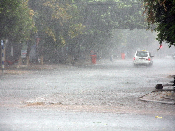 Nắng nóng chấm dứt, Bắc Trung Bộ mưa dông trên diện rộng ảnh 1