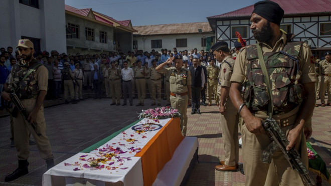 Ấn Độ nói vụ sát hại 6 cảnh sát là hành động ''hèn nhát'' ảnh 1