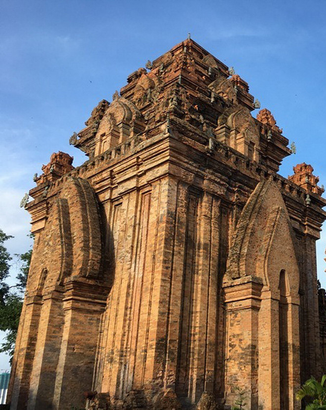 vnp_thap ba Ponaga.jpg