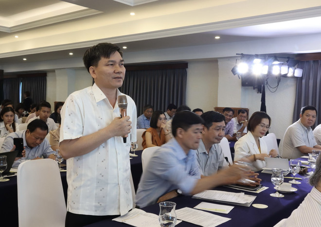 Ông Trần Văn Phương, Phó Giám đốc Sở Nông nghiệp và Phát triển Nông thôn tỉnh Bình Phước phát biểu tại hội nghị. (Ảnh: Xuân Anh/TTXVN) ttxvn_hoi_nghi_hien_trang_va_dinh_huong_quan_ly_suc_khoe_dat_huong_toi_san_xuat_trong_trot_ben_vung1.jpg