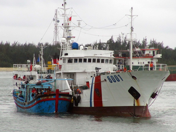 Lai dắt thành công tàu cá của ngư dân Khánh Hòa bị nạn trên biển ảnh 1