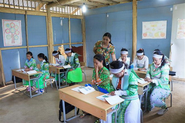 Đồng bào Khâu Vai đã biết viết tên, không còn cảnh ''điểm chỉ'' ảnh 1