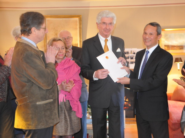 Ông De Grand Ry tiếp tục đảm nhiệm Lãnh sự danh dự Việt Nam ở Bỉ ảnh 1