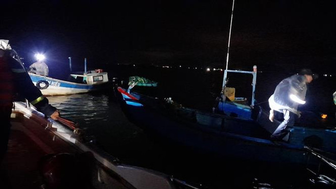 Vụ chìm tàu ở Khánh Hòa: Tìm thấy thi thể người chồng bị mất tích ảnh 1