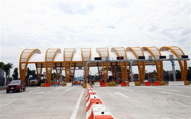 Ngày đầu thu phí cao tốc Tiên Yên-Móng Cái diễn ra thuận lợi ảnh 1