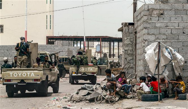 Quân Chính phủ Yemen kiểm soát tuyến đường tiếp tế của phiến quân ảnh 1