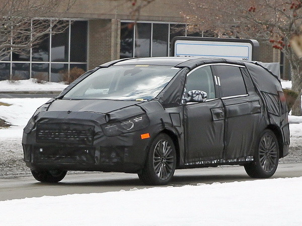 Lộ diện Ford S-MAX Minivan đời 2015 tại Michigan ảnh 1