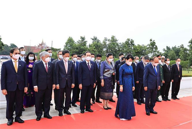 Chủ tịch nước Nguyễn Xuân Phúc hội kiến Chủ tịch Quốc hội Lào ảnh 1