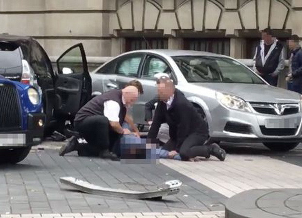 Anh: Xe đâm vào người đi bộ ở London, một vài người bị thương ảnh 1