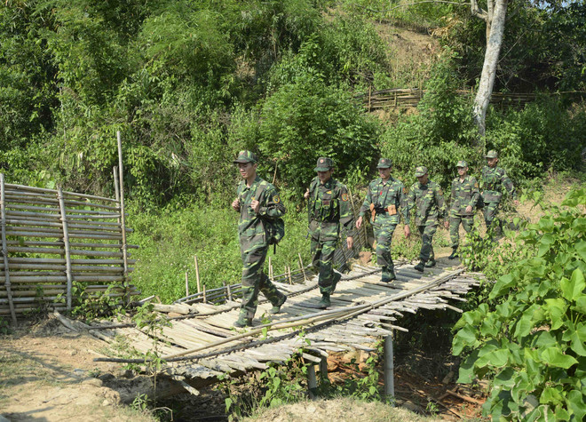 Hợp tác quốc phòng thắt chặt quan hệ đoàn kết đặc biệt Việt-Lào ảnh 2