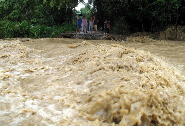 Tối 18/8, lũ sông Thương có khả năng đạt đỉnh, nguy cơ cao sạt lở đất ảnh 1
