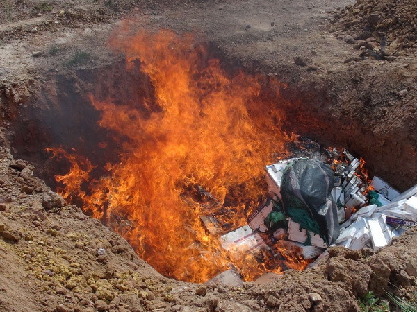 Hưng Yên tiêu hủy gần 8 tấn hàng giả, không rõ nguồn gốc xuất xứ ảnh 1