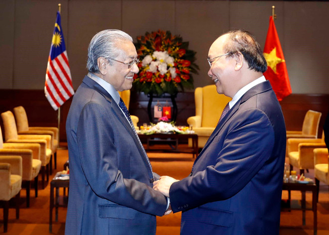 Thủ tướng Nguyễn Xuân Phúc và Thủ tướng Malaysia Mahathir Mohamad. (Ảnh: Thống Nhất/TTXVN) Thủ tướng Malaysia kết thúc chuyến thăm chính thức Việt Nam ảnh 1