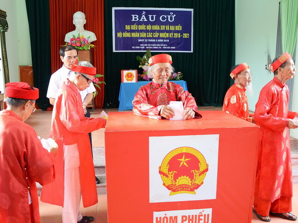 Cử tri phấn khởi, tin tưởng vào thành công chung của cuộc bầu cử ảnh 1