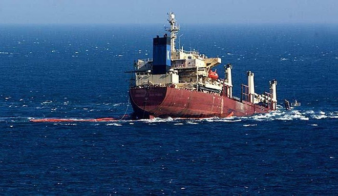 Chìm tàu chở hàng ngoài khơi đảo Bali, 7 thuyền viên mất tích ảnh 1