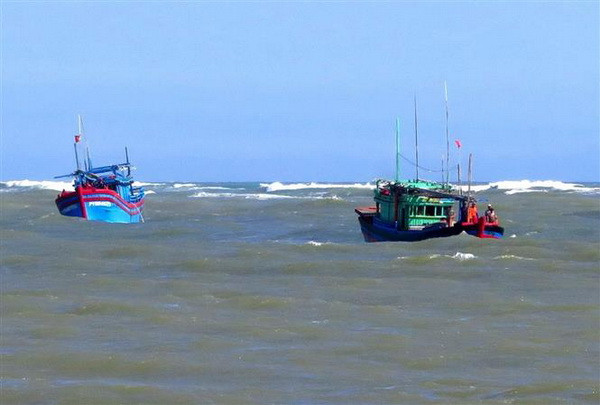 Tàu cá ra khơi. (Ảnh: Thế Lập/TTXVN) Hướng tiếp cận mới trong quy hoạch, quản lý không gian biển ảnh 2