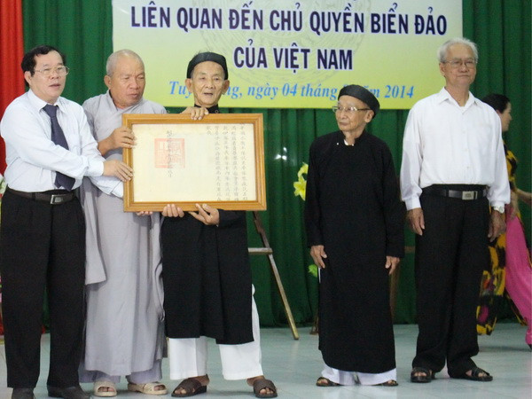 Hiến tặng tài liệu liên quan đến chủ quyền biển đảo của Việt Nam ảnh 1