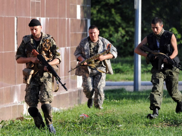 Lực lượng phiến quân chiếm ngân hàng trung ương ở Donetsk ảnh 1