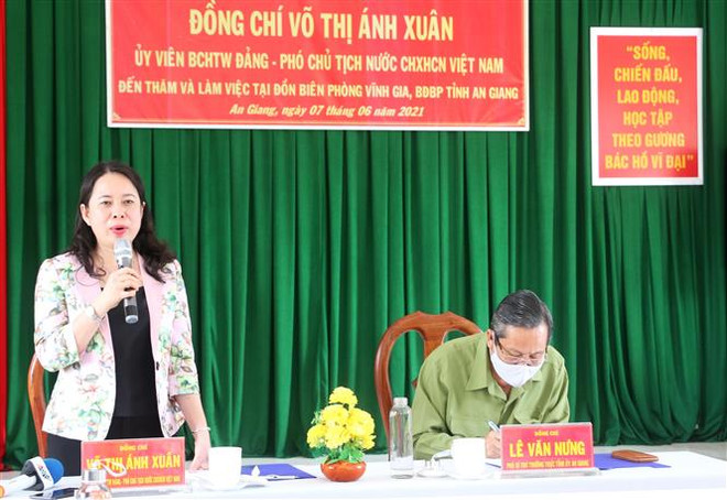 Phó Chủ tịch nước thăm lực lượng phòng chống dịch biên giới An Giang ảnh 3