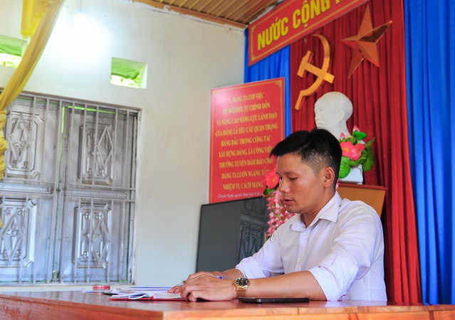 Anh Vàng Chẩn Sơn, sinh năm 1990, Bí thư Chi bộ thôn Cấu Xỉn, xã Pà Vầy Sủ, huyện Xín Mần, tỉnh Hà Giang. (Ảnh: Nam Thái/TTXVN) Những Bí thư Chi bộ 9x ở Hà Giang năng động, sáng tạo, đầy nhiệt huyết ảnh 1