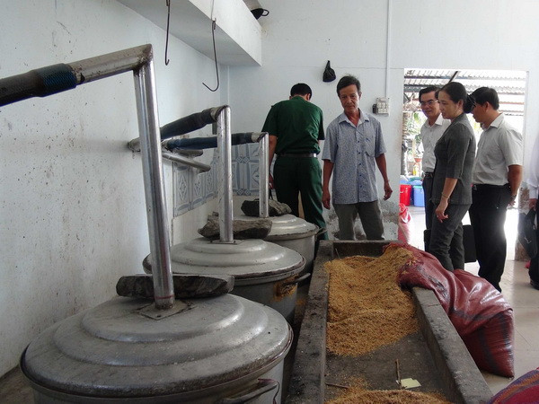 TP. Hồ Chí Minh phát hiện hơn 5.500 lít rượu không rõ nguồn gốc ảnh 1