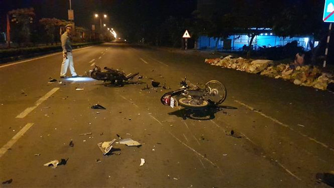 Nam Định: Hai xe máy đấu đầu, ba người bị thương ảnh 1