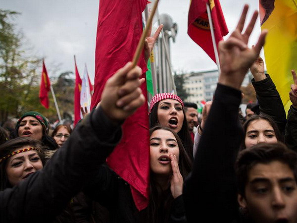 Hàng nghìn người Kurd ở Đức biểu tình phản đối Tổng thống Erdogan ảnh 1