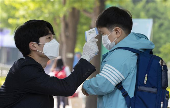 Hàn Quốc tái áp đặt các biện pháp hạn chế nhằm ngăn chặn đợt dịch mới ảnh 1