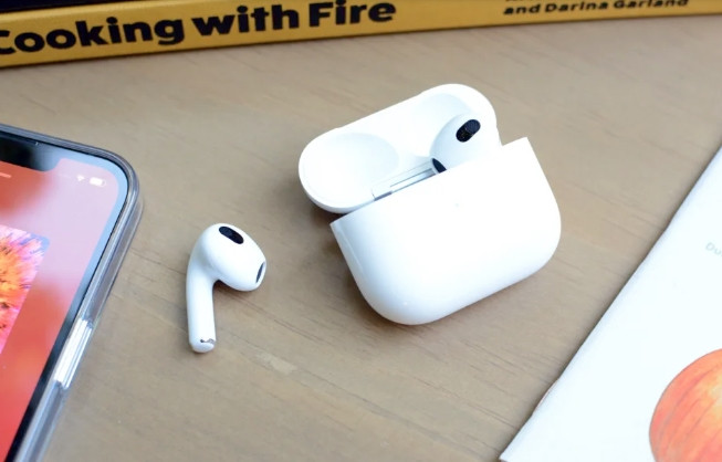 Koss cho rằng các tai nghe như Airpods của Apple đã sao chép trái phép công nghệ của hãng. (Nguồn: Yahoo News) Apple và Koss giải quyết êm tranh chấp về tai nghe không dây ảnh 1