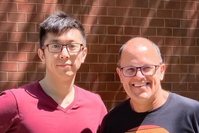 Tác giả Jason Uen (trái) và Luis F. Rodriguez tiến hành một nghiên cứu có hệ thống về tính khả thi của việc sản xuất năng lượng sinh học từ rác thải thực phẩm ở Illinois. (Nguồn: Đại học Illinois Urbana-Champaign) Biến đổi rác thải thực phẩm là hoạt động có thể mang lại lợi nhuận ảnh 1