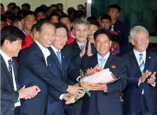 Hàn Quốc muốn mời đội tuyển bóng đá trẻ của Mỹ đến Triều Tiên thi đấu ảnh 1