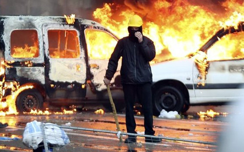 Cảnh sát Brussels dùng hơi cay giải tán biểu tình quá khích ảnh 1