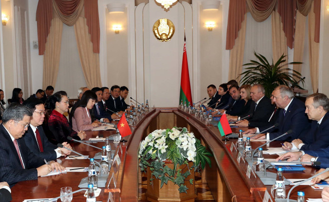 Chủ tịch Quốc hội Nguyễn Thị Kim Ngân hội kiến Thủ tướng Belarus ảnh 1