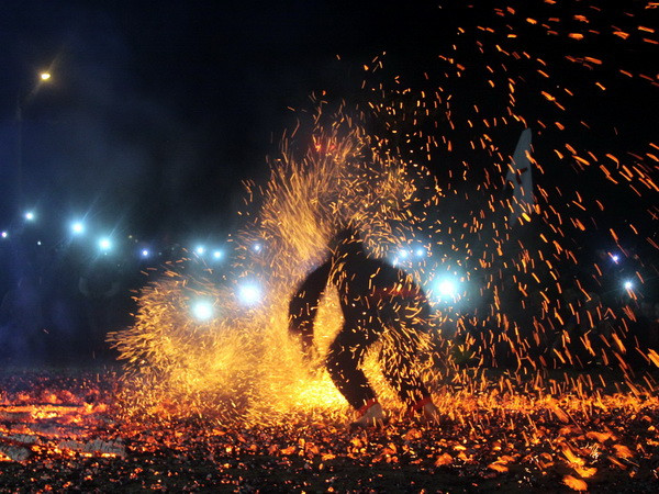 Độc đáo Lễ hội nhảy lửa của người Pà Thẻn ở Tuyên Quang ảnh 1