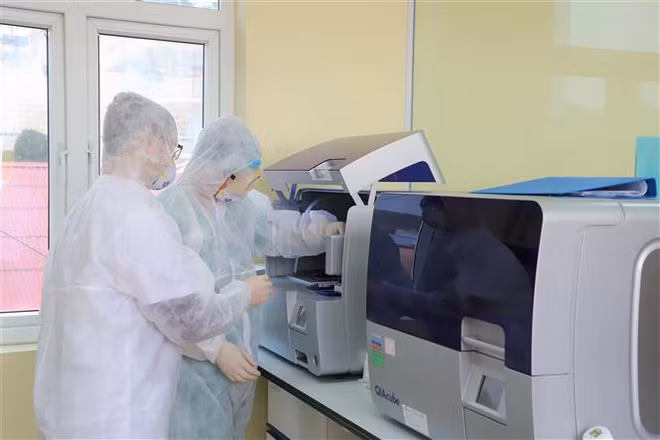 Quảng Ninh bác thông tin mua máy xét nghiệm COVID-19 cao gấp nhiều lần ảnh 1