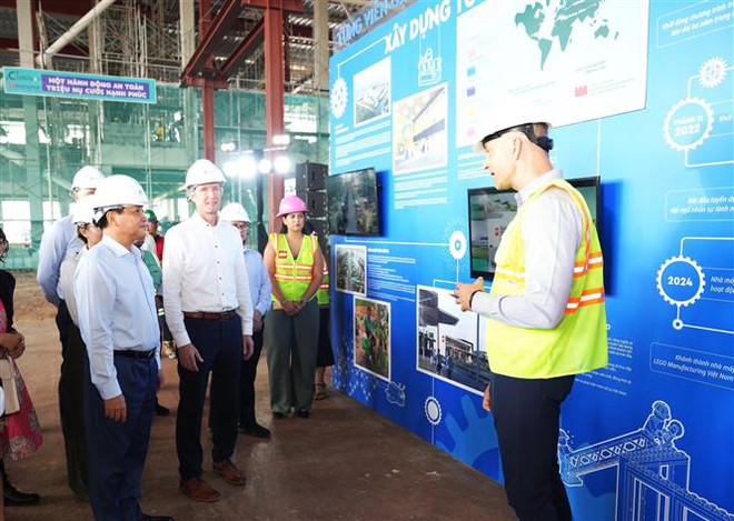 Ông Preben Elnef, Phó Chủ tịch Tập đoàn Lego, Tổng Giám đốc Công ty Lego Manufacturing Việt Nam, cho biết nhà máy đang xây dựng đúng tiến độ theo kế hoạch và dự kiến đưa vào hoạt động vào năm 2024. (Ảnh: TTXVN phát) Tập đoàn LEGO bắt đầu tuyển hàng nghìn lao động tại Bình Dương ảnh 1