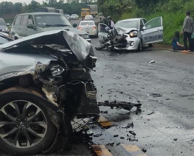 Đắk Nông: Ôtô con đâm trực diện xe tập lái, thầy giáo dạy lái tử vong ảnh 1