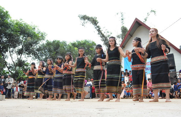 Tưng bừng lễ hội đường phố mang đậm âm hưởng Tây Nguyên ảnh 1