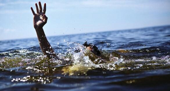 Cứu 2 anh em bị sóng cuốn, cả 3 cùng đuối nước thương tâm ảnh 1