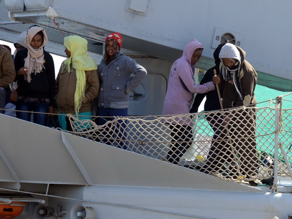 Không dùng biện pháp quân sự để giải quyết nạn di cư trái phép ảnh 1