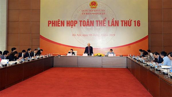 Phiên họp toàn thể lần thứ 16 Ủy ban Pháp luật của Quốc hội ảnh 1