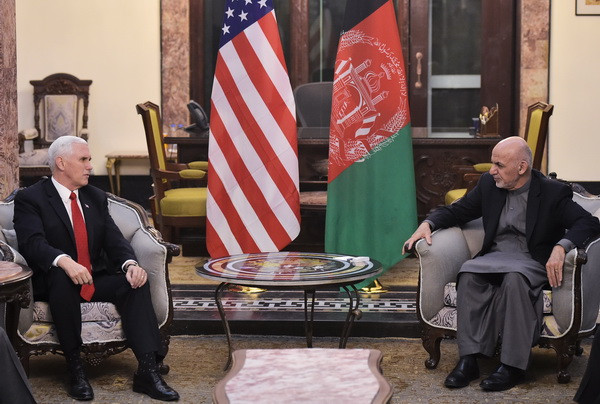 Phó Tổng thống Mỹ Mike Pence bất ngờ thăm Afghanistan ảnh 1