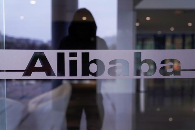Trụ sở Tập đoàn Alibaba tại Hàng Châu, Trung Quốc. (Nguồn: Reuters) Tổng thống Trump dọa cấm tập đoàn Alibaba hoạt động tại Mỹ ảnh 1